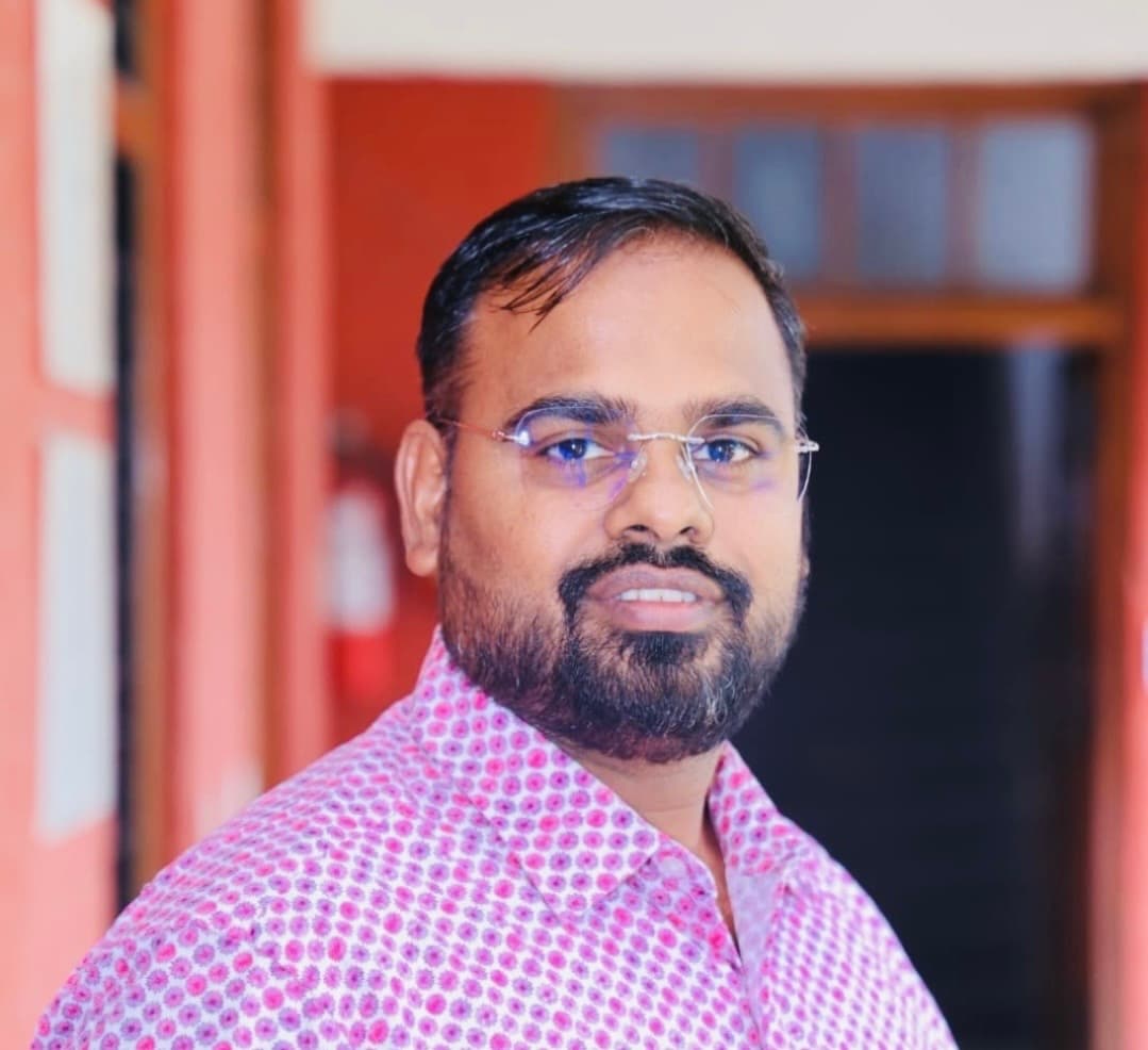 नगरा के डॉ. पीयूष द्विवेदी ने बढ़ाया बलिया का मान, दिल्ली के हंसराज कॉलेज में बने शिक्षक संघ के सचिव